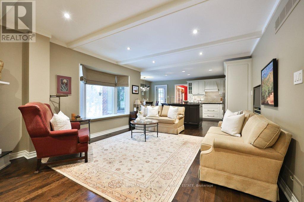 1048 Veroli Court, Mississauga, Ontario  L5H 4B9 - Photo 15 - W12820432