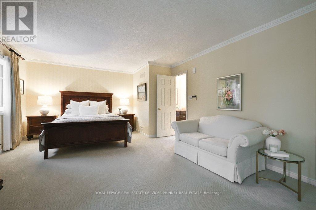 1048 Veroli Court, Mississauga, Ontario  L5H 4B9 - Photo 23 - W12820432