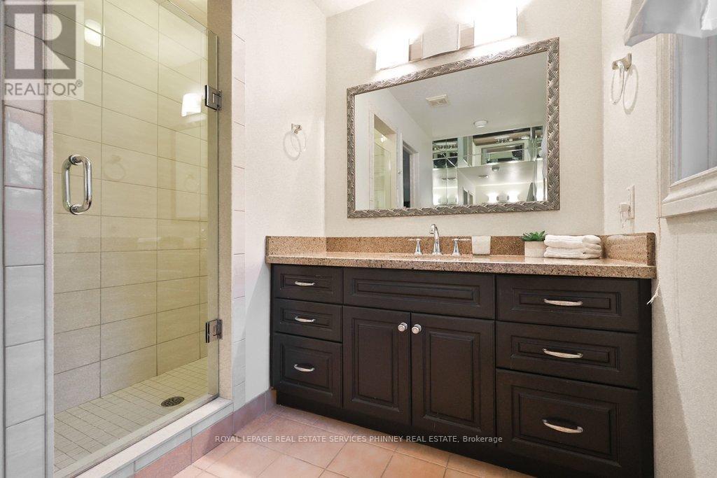 1048 Veroli Court, Mississauga, Ontario  L5H 4B9 - Photo 25 - W12820432