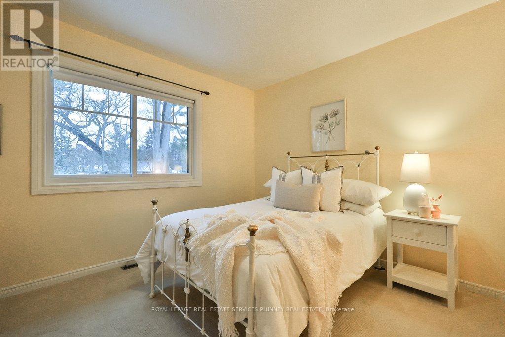 1048 Veroli Court, Mississauga, Ontario  L5H 4B9 - Photo 30 - W12820432