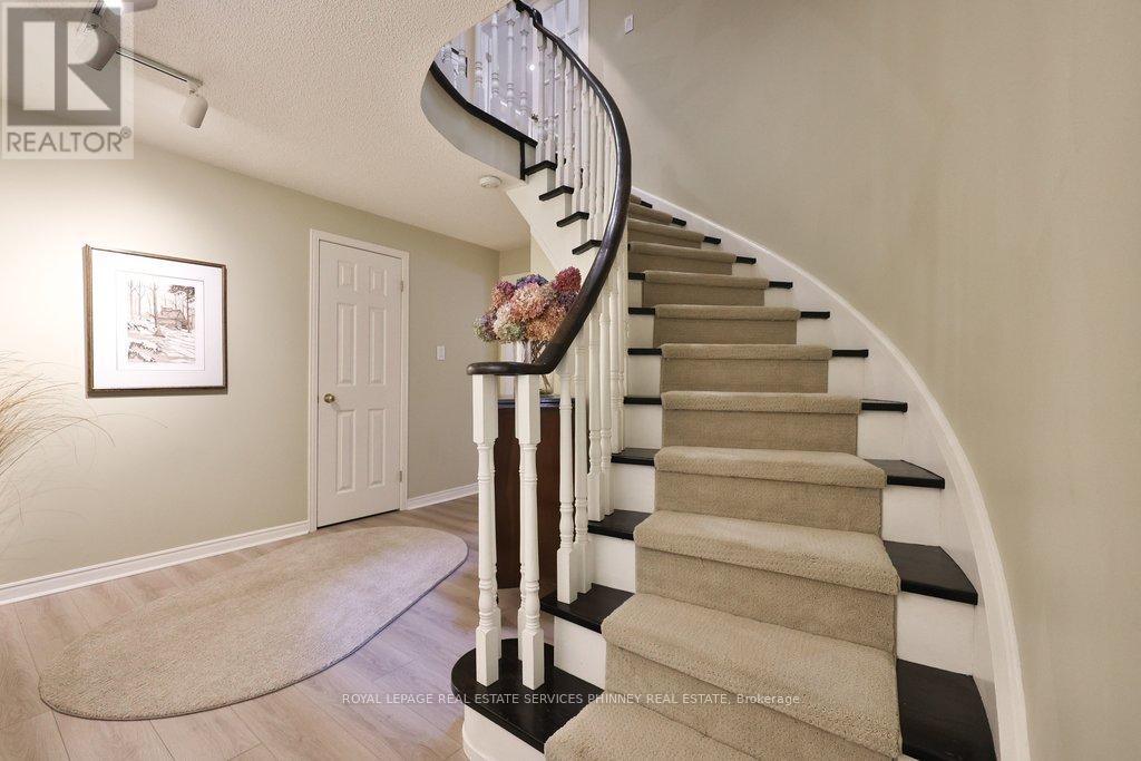 1048 Veroli Court, Mississauga, Ontario  L5H 4B9 - Photo 32 - W12820432