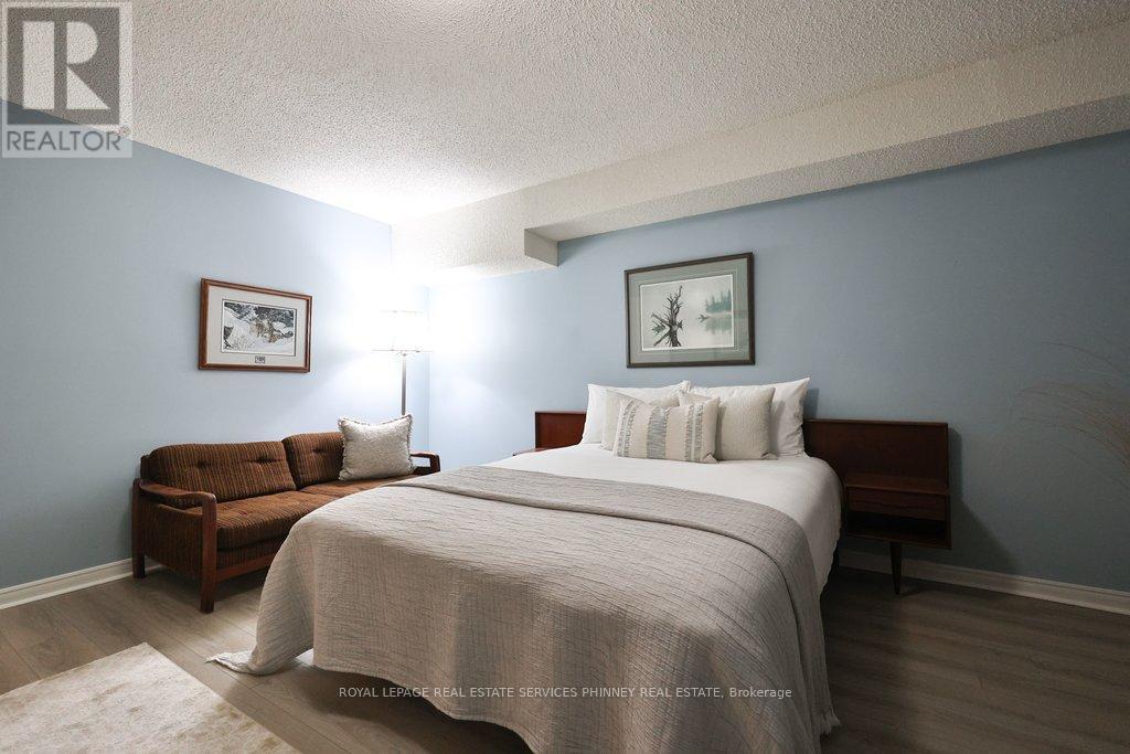 1048 Veroli Court, Mississauga, Ontario  L5H 4B9 - Photo 39 - W12820432