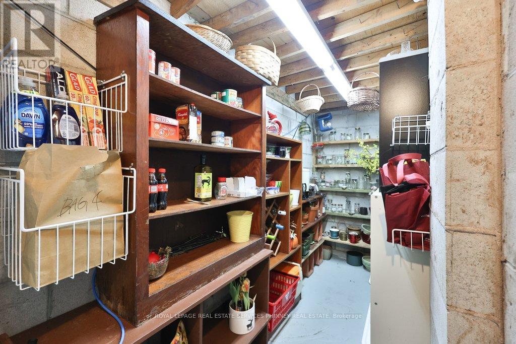 1048 Veroli Court, Mississauga, Ontario  L5H 4B9 - Photo 43 - W12820432