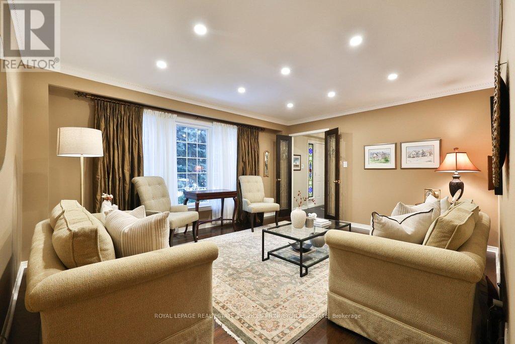 1048 Veroli Court, Mississauga, Ontario  L5H 4B9 - Photo 6 - W12820432