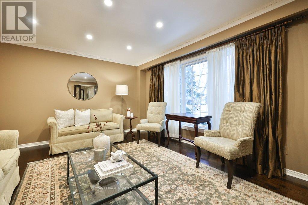 1048 Veroli Court, Mississauga, Ontario  L5H 4B9 - Photo 7 - W12820432