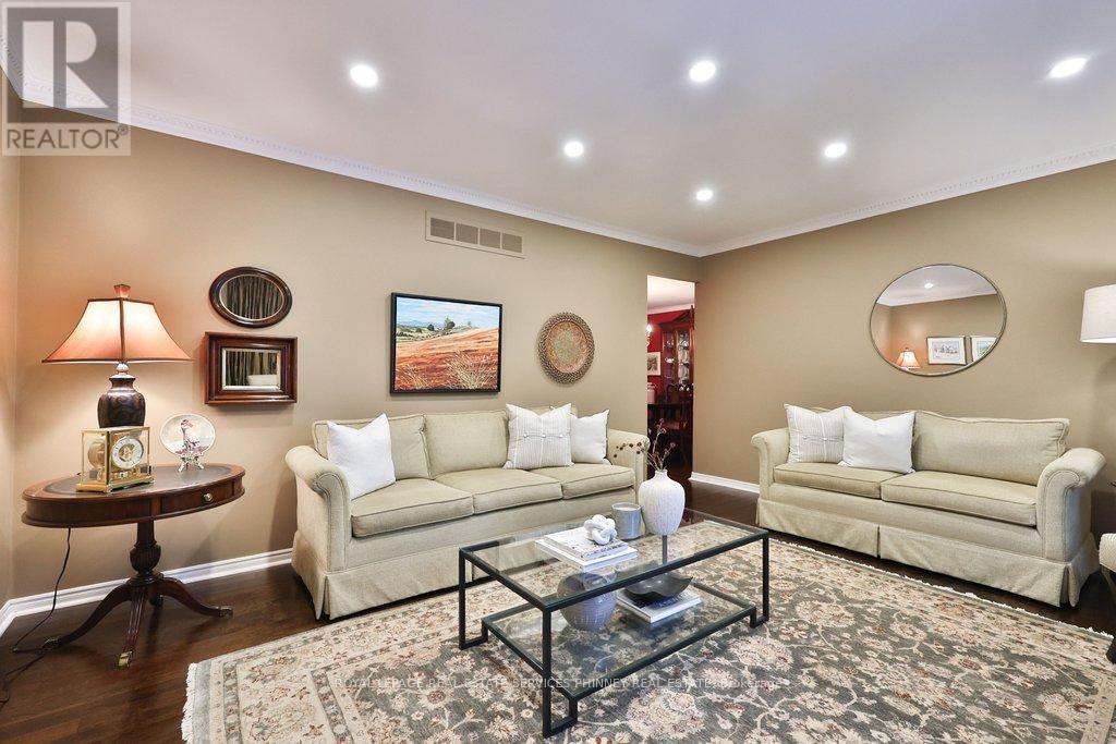 1048 Veroli Court, Mississauga, Ontario  L5H 4B9 - Photo 8 - W12820432