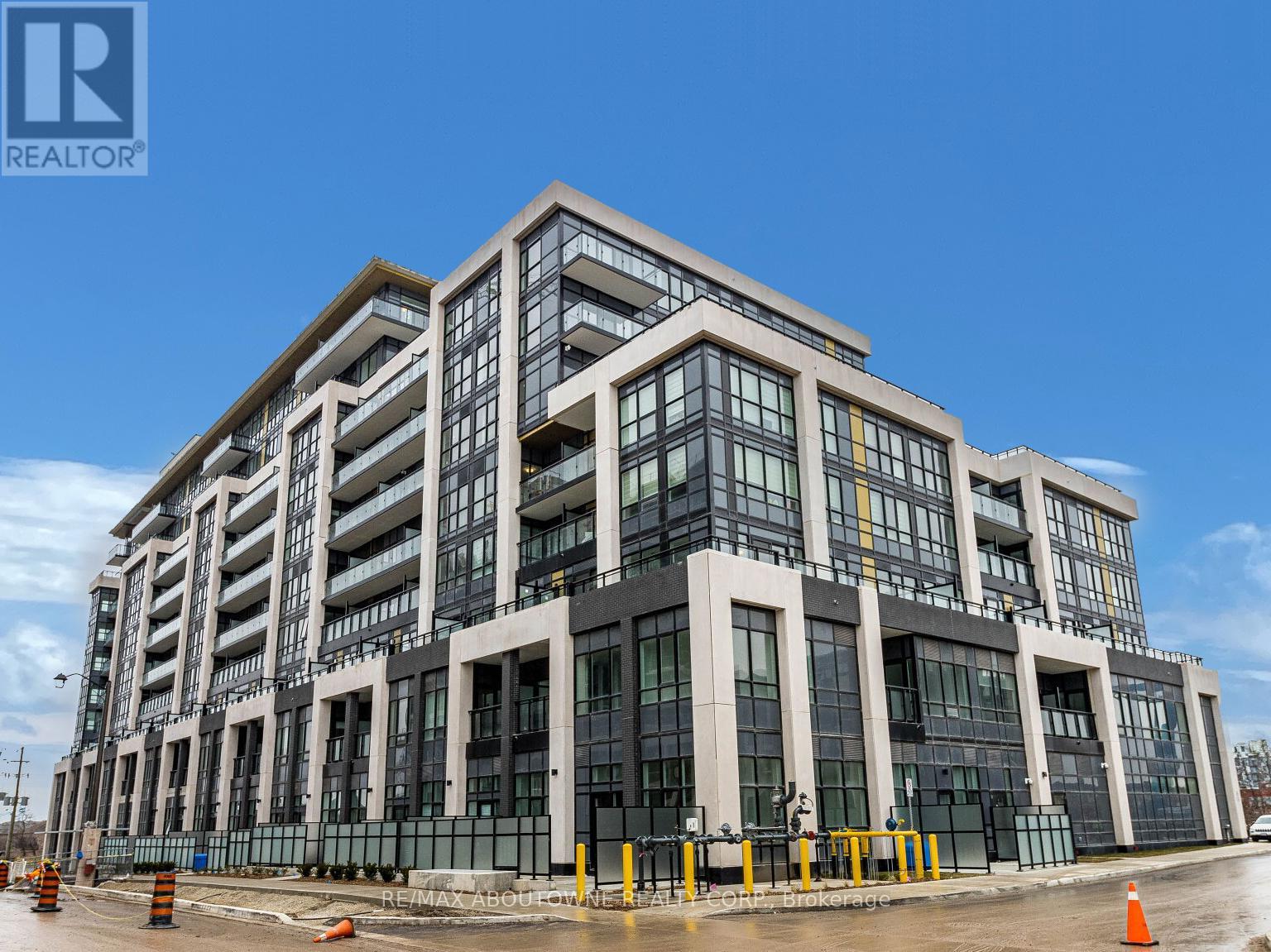 610 - 405 DUNDAS STREET W