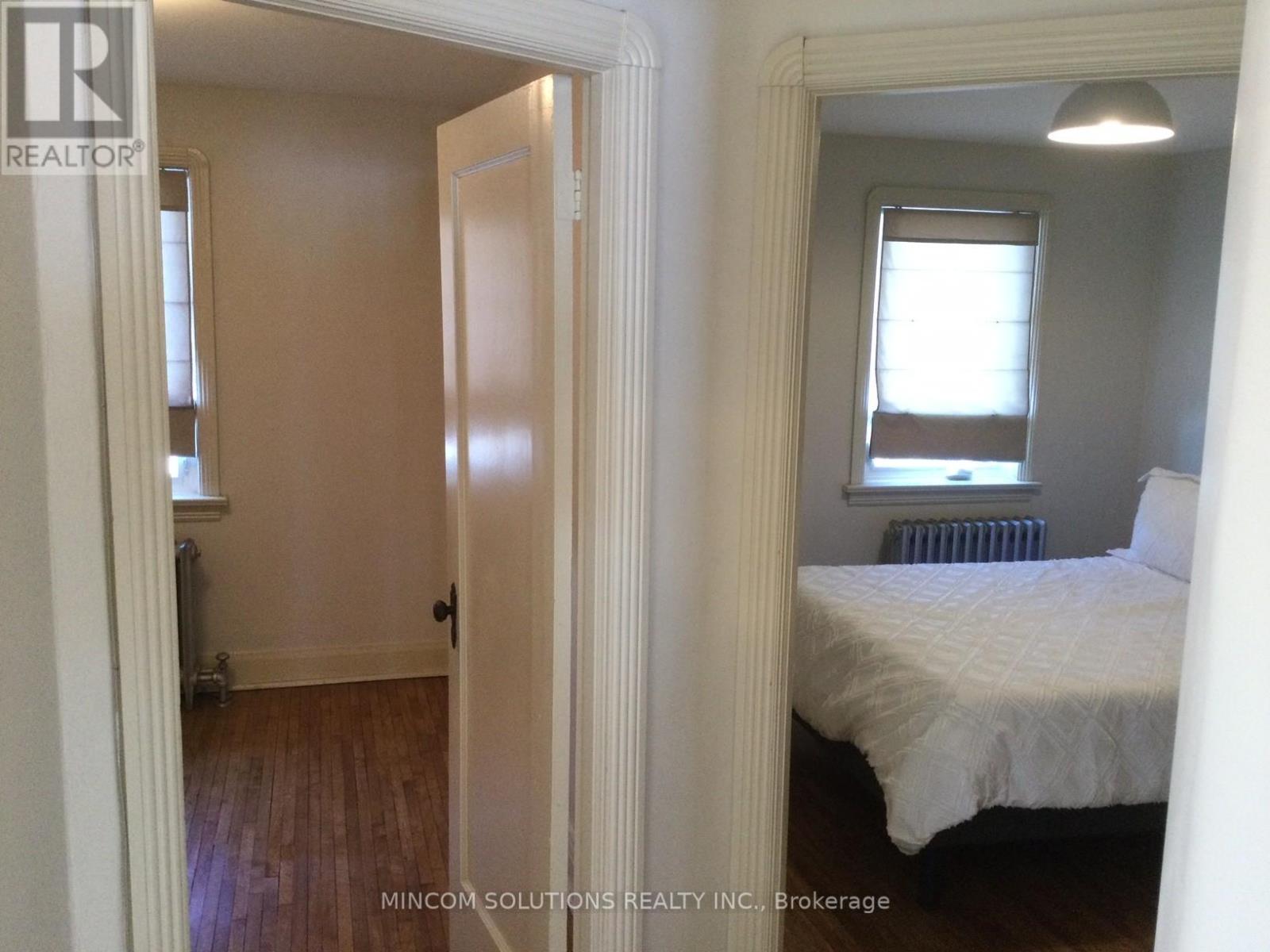 388 Kane Avenue, Toronto, Ontario  M6M 3P4 - Photo 10 - W12820500