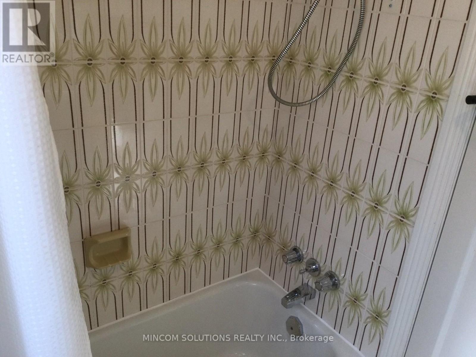 388 Kane Avenue, Toronto, Ontario  M6M 3P4 - Photo 12 - W12820500