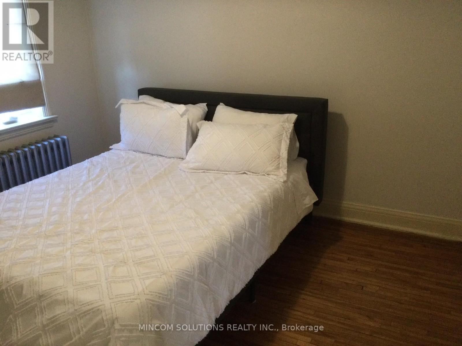 388 Kane Avenue, Toronto, Ontario  M6M 3P4 - Photo 13 - W12820500