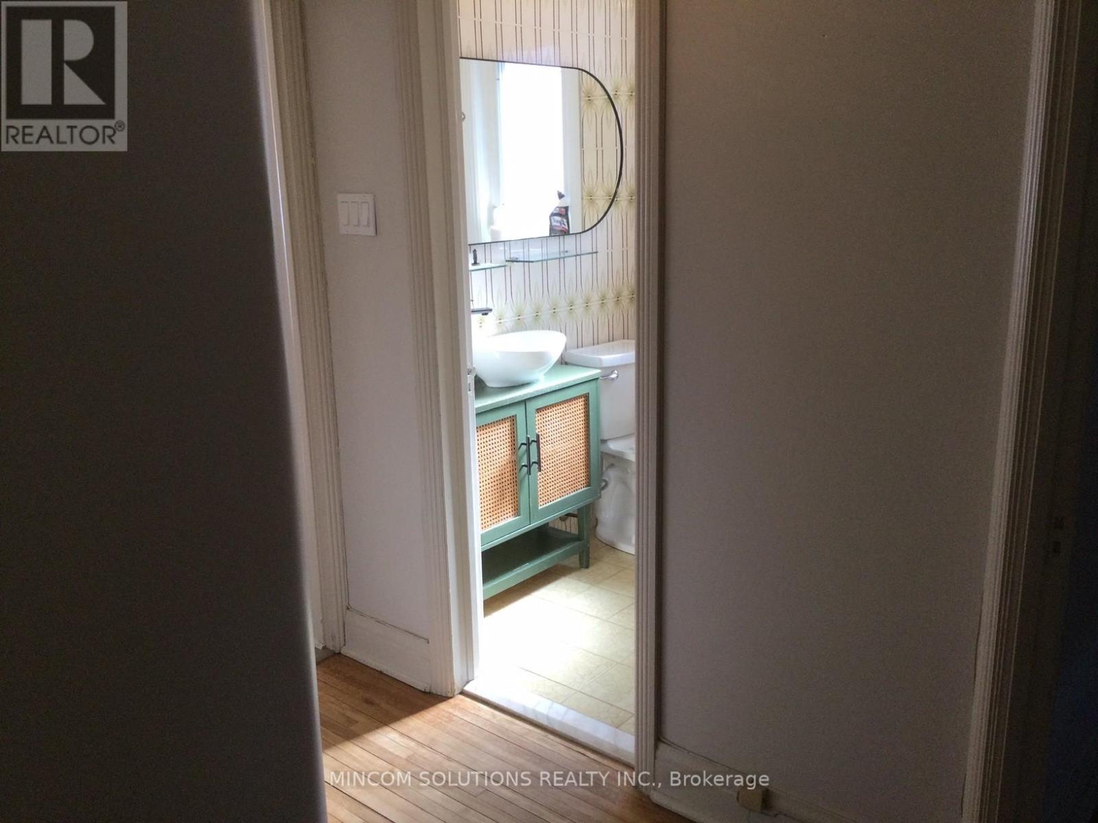 388 Kane Avenue, Toronto, Ontario  M6M 3P4 - Photo 15 - W12820500