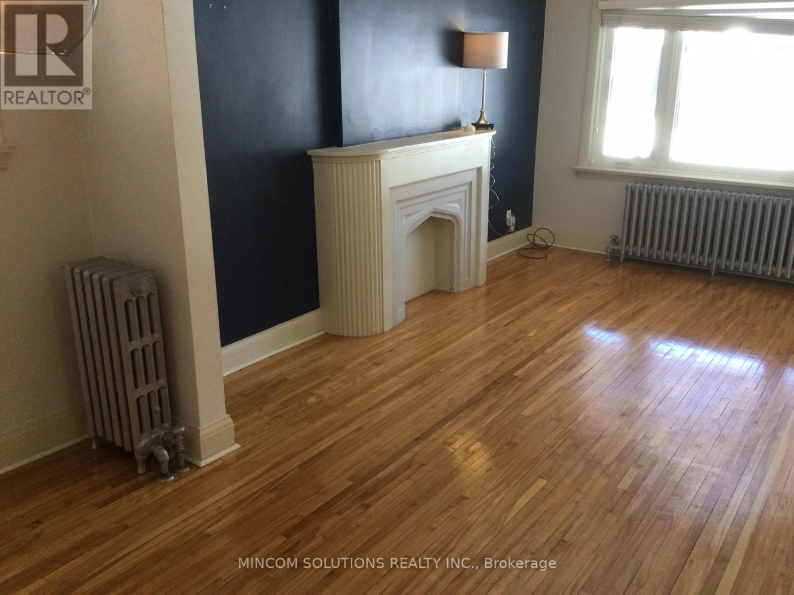 388 Kane Avenue, Toronto, Ontario  M6M 3P4 - Photo 9 - W12820500