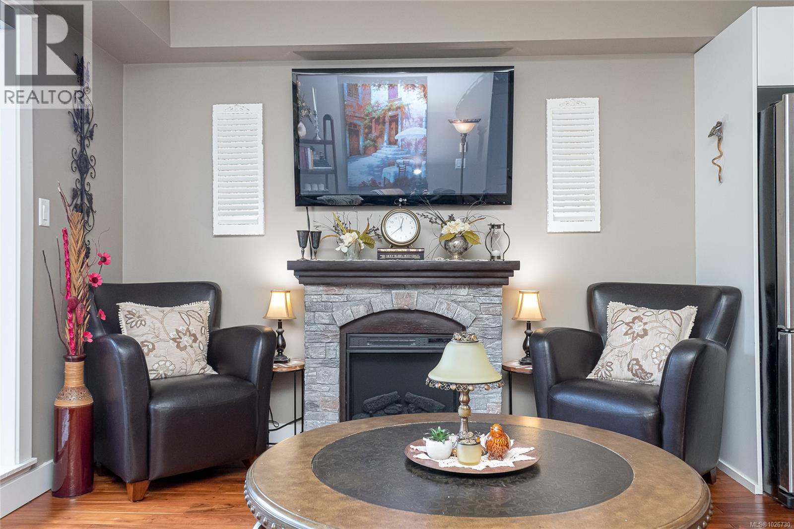 312 1315 Esquimalt Rd, Esquimalt, British Columbia  V9A 3P5 - Photo 4 - 1026730