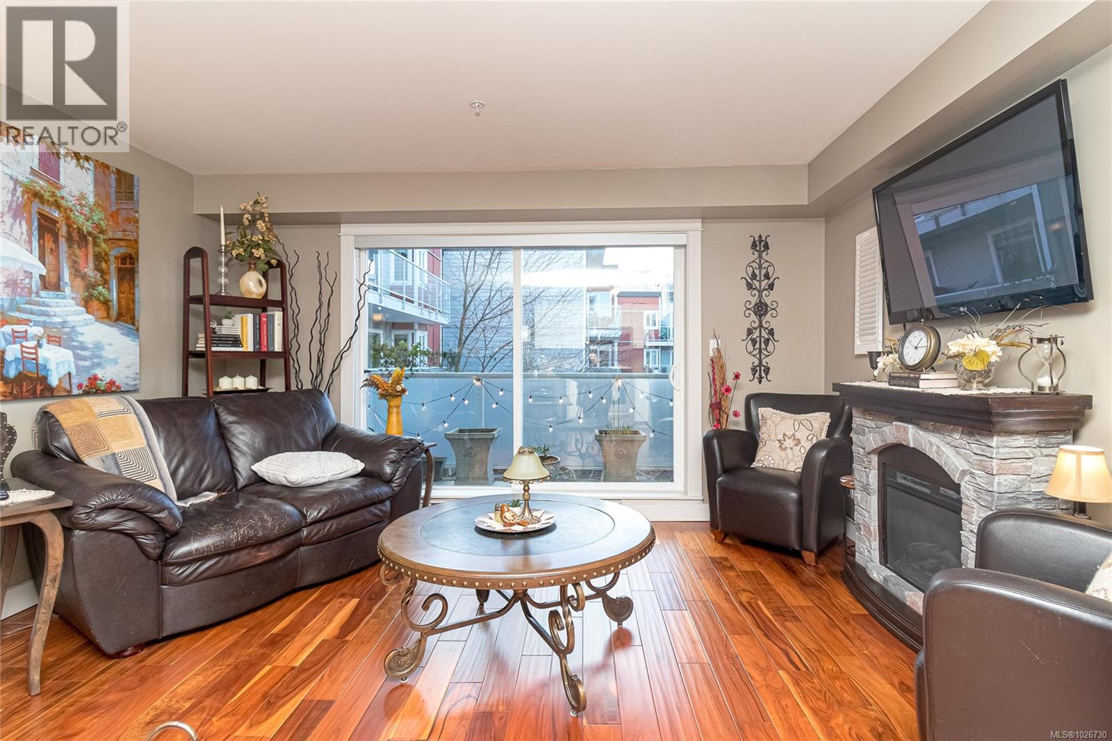 312 1315 Esquimalt Rd, Esquimalt, British Columbia  V9A 3P5 - Photo 2 - 1026730