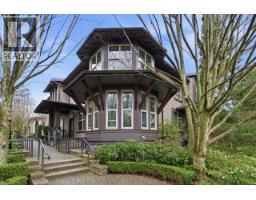310 E 14TH STREET, North Vancouver, British Columbia