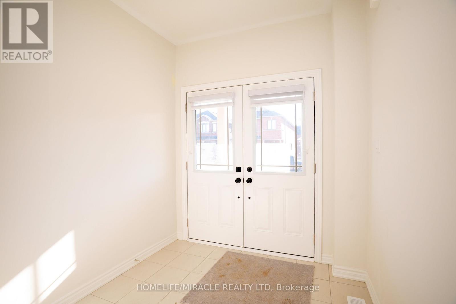 31 Huntsworth Avenue, Thorold, Ontario  L2V 0N3 - Photo 4 - X12820424