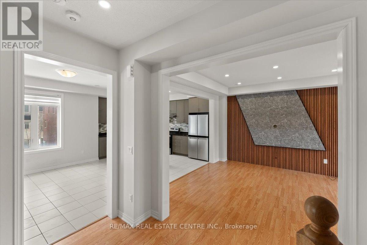 3007 Max Khan Boulevard, Oakville, Ontario  L6H 3P4 - Photo 11 - W12744956