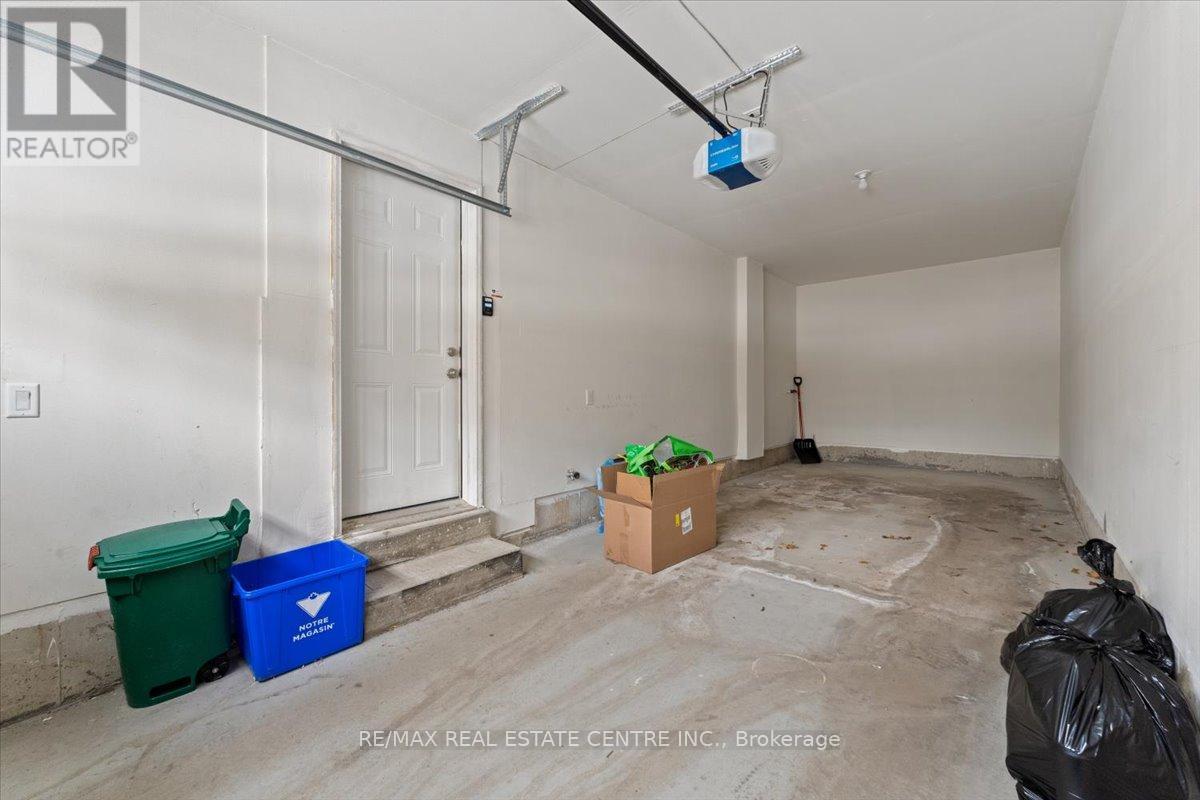 3007 Max Khan Boulevard, Oakville, Ontario  L6H 3P4 - Photo 8 - W12744956