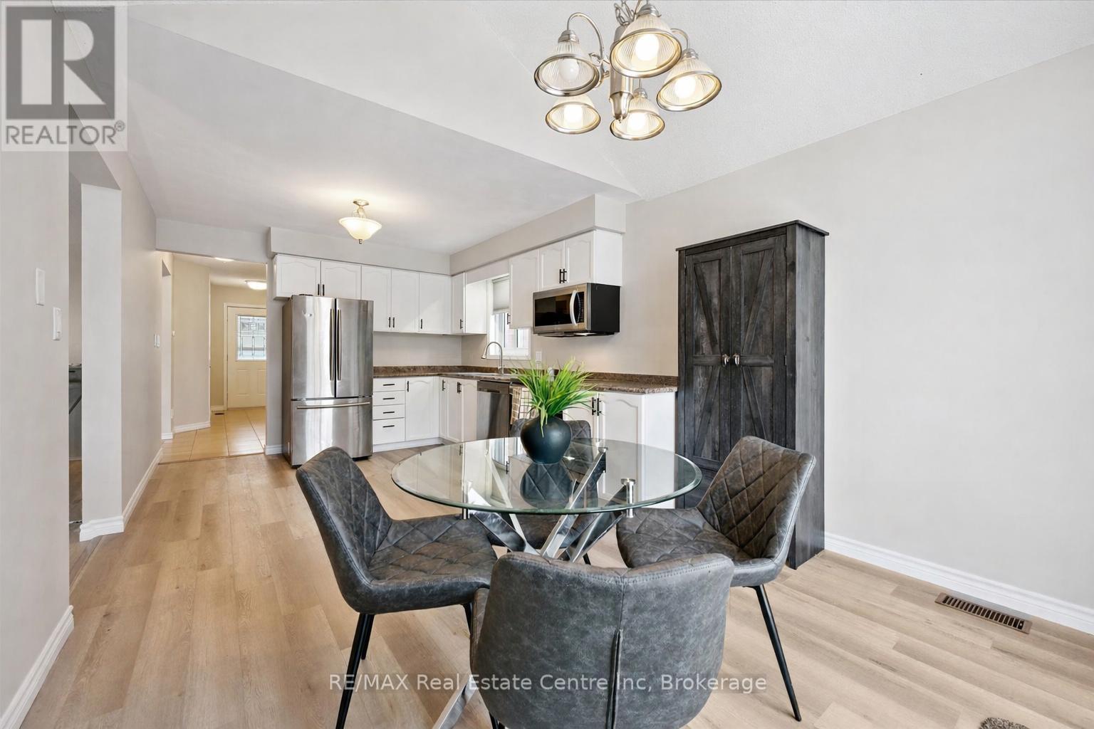 42 Tara Crescent, Kitchener, Ontario  N2E 3K9 - Photo 7 - X12820680