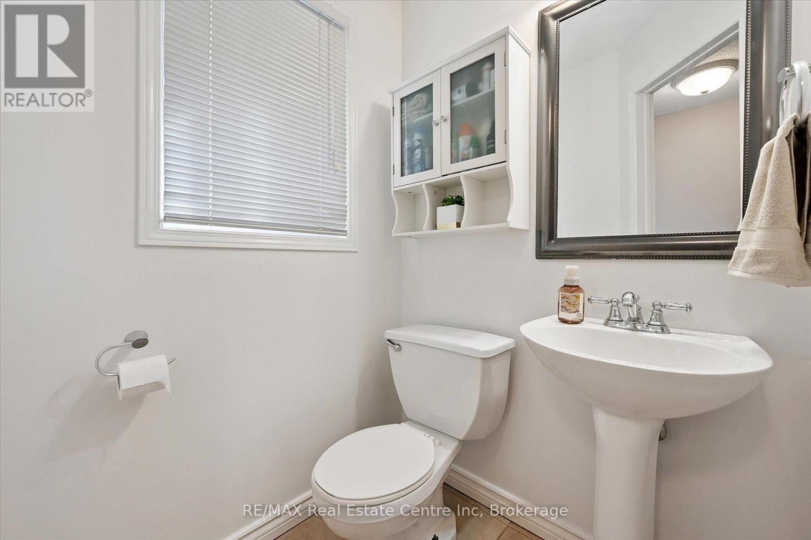 42 Tara Crescent, Kitchener, Ontario  N2E 3K9 - Photo 8 - X12820680