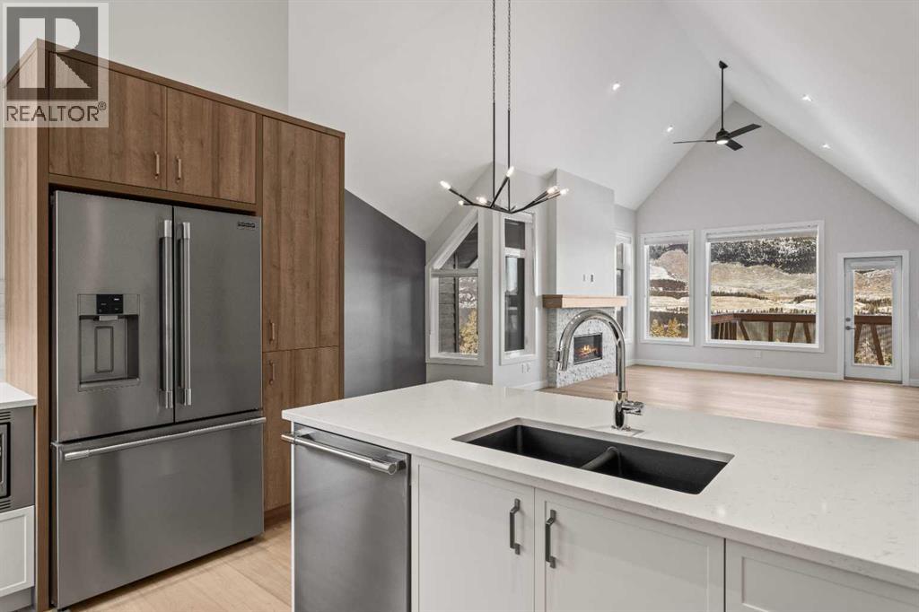 201j, 209 Stewart Creek Rise, Canmore, Alberta  T1W 0N9 - Photo 10 - A2260034