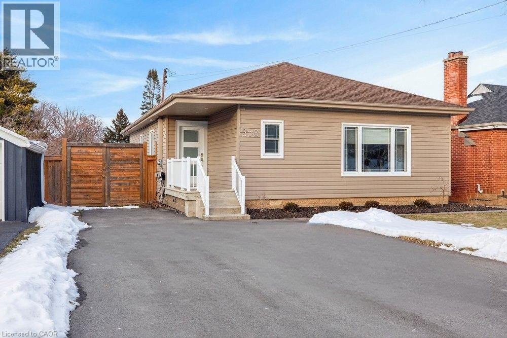 258 Sanatorium Road, Hamilton, Ontario  L9C 1Z9 - Photo 1 - 40807645