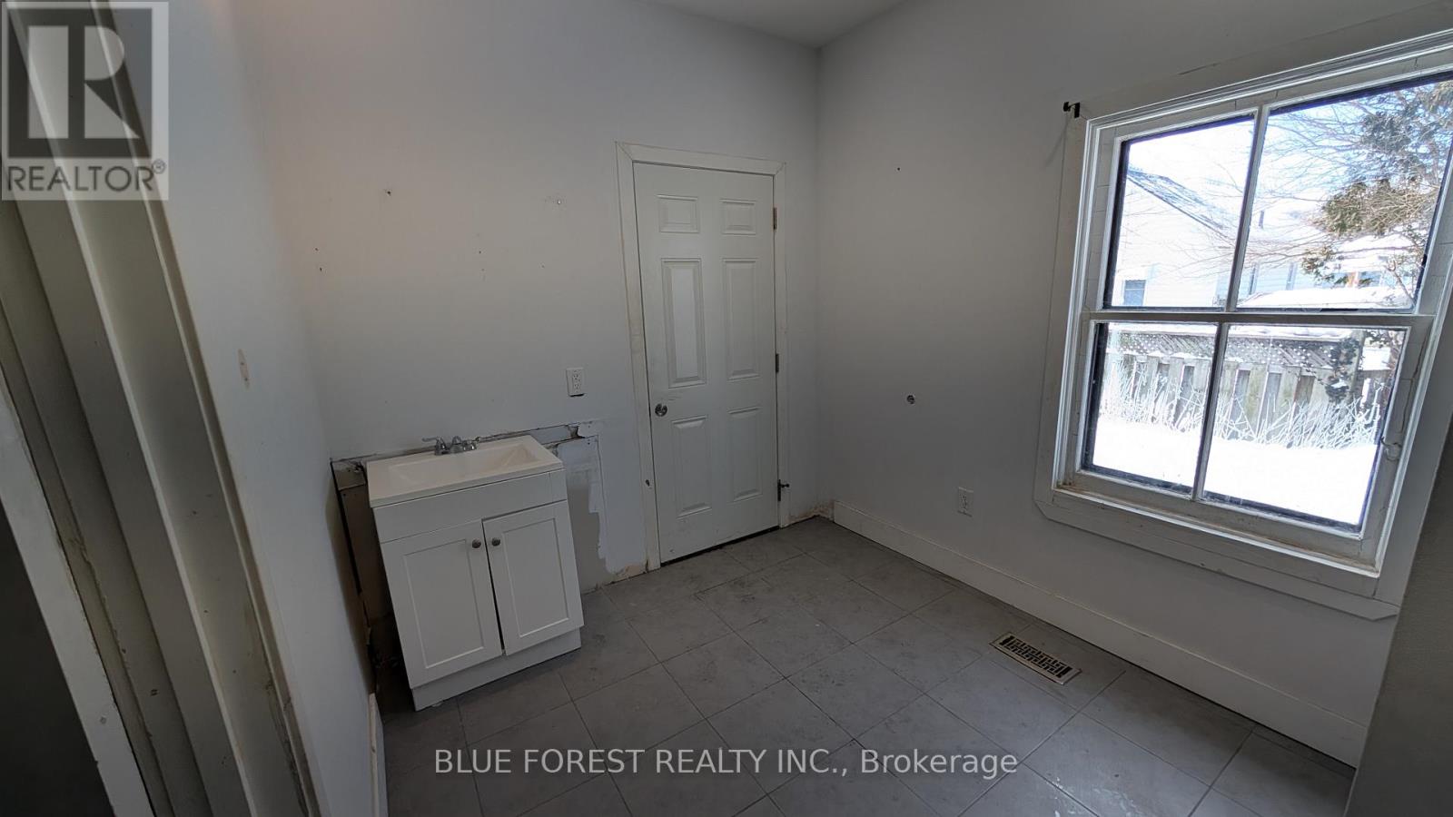 26 Nolan Street, St. Thomas, Ontario  N5P 1X2 - Photo 5 - X12820536