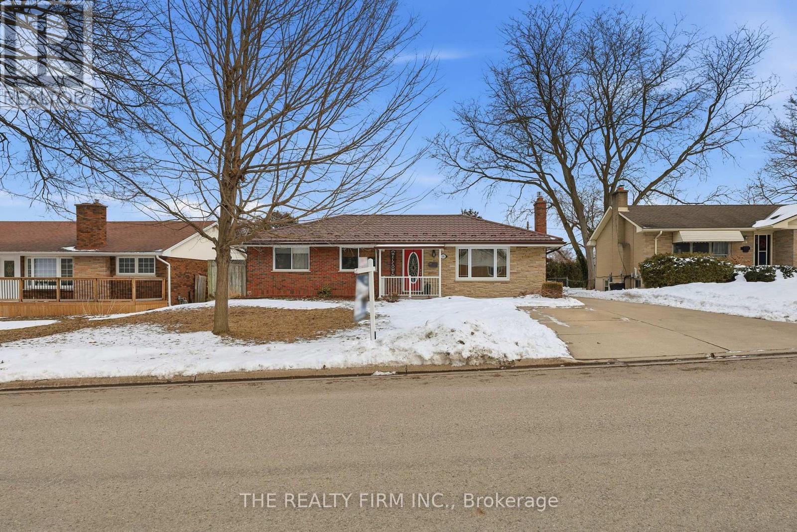 192 Buckingham Street, London South, Ontario  N5Z 3V5 - Photo 2 - X12820660