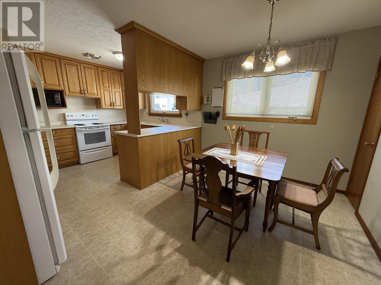 467 Sycamore Pl, Thunder Bay, Ontario  P7C 1X3 - Photo 5 - TB2600292