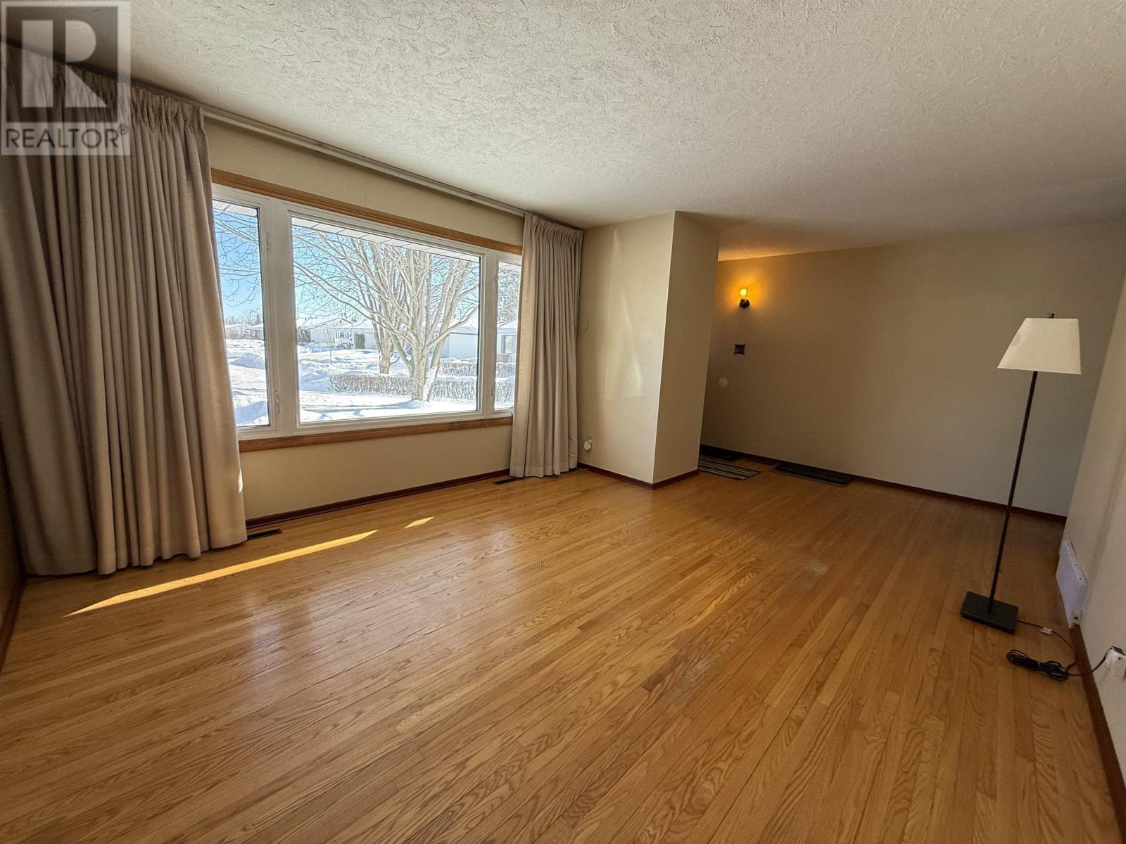 467 Sycamore Pl, Thunder Bay, Ontario  P7C 1X3 - Photo 4 - TB2600292