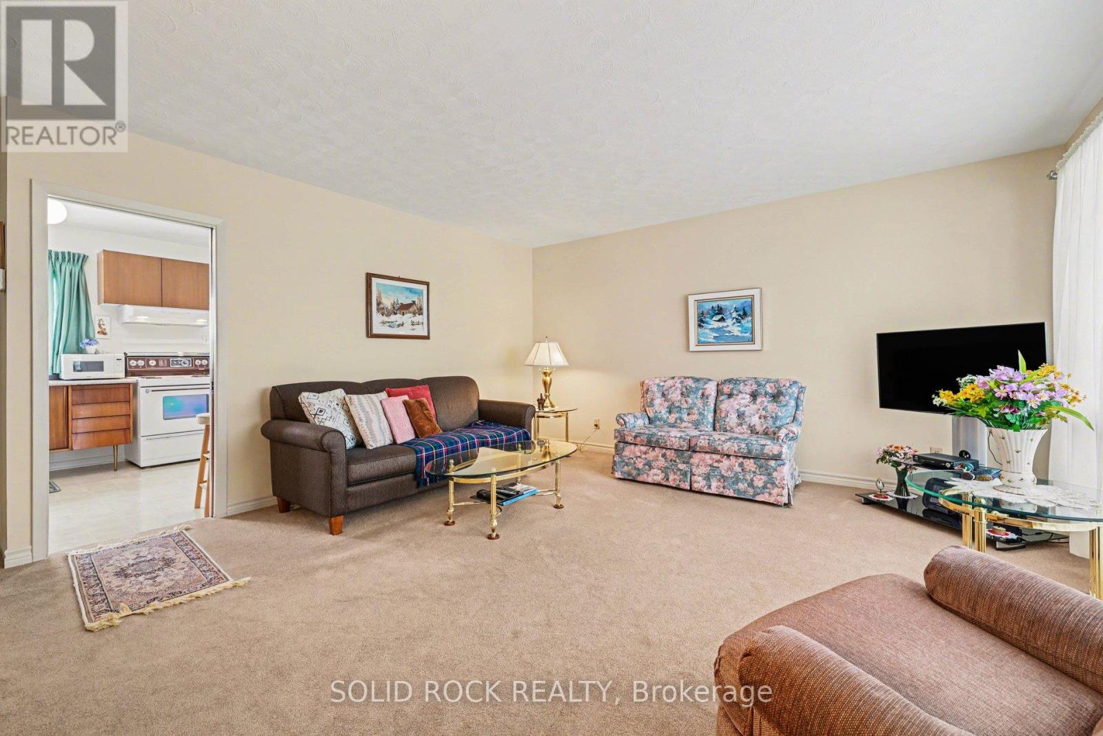 990 Harkness Avenue, Ottawa, Ontario  K1V 6P2 - Photo 5 - X12820668