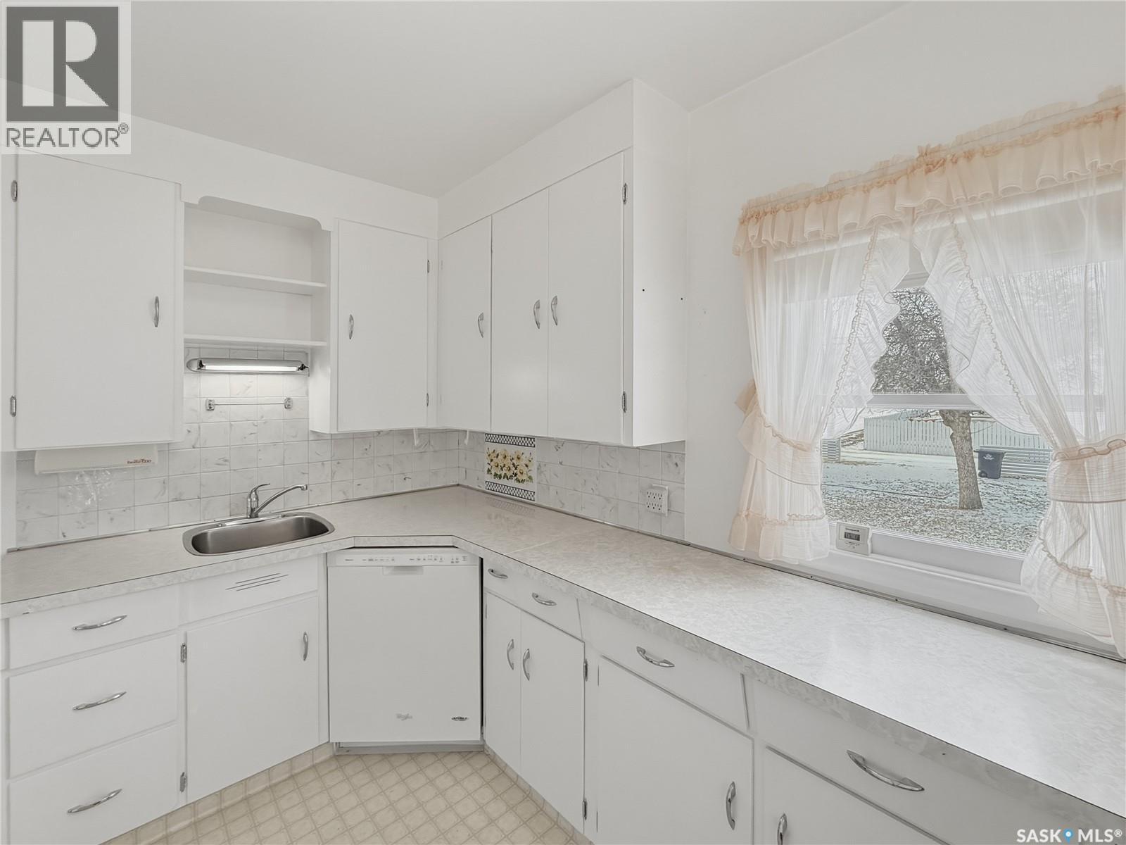 176 2nd Avenue Se, Swift Current, Saskatchewan  S9H 3H9 - Photo 4 - SK029127