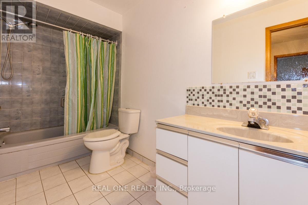 Upper - 101 Shawnee Circle, Toronto (Pleasant View), Ontario  M2H 2X9 - Photo 10 - C12820722