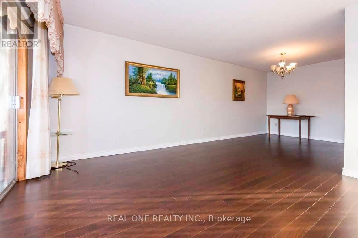 Upper - 101 Shawnee Circle, Toronto (Pleasant View), Ontario  M2H 2X9 - Photo 6 - C12820722