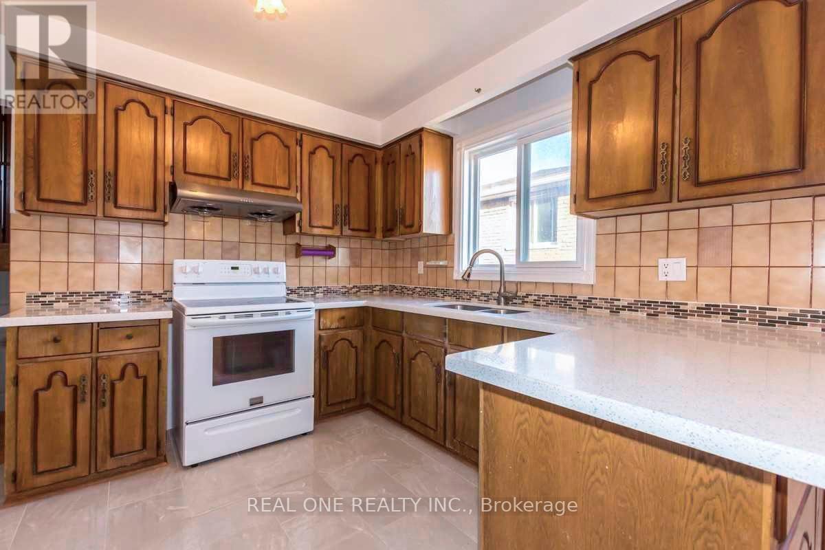 Upper - 101 Shawnee Circle, Toronto (Pleasant View), Ontario  M2H 2X9 - Photo 8 - C12820722