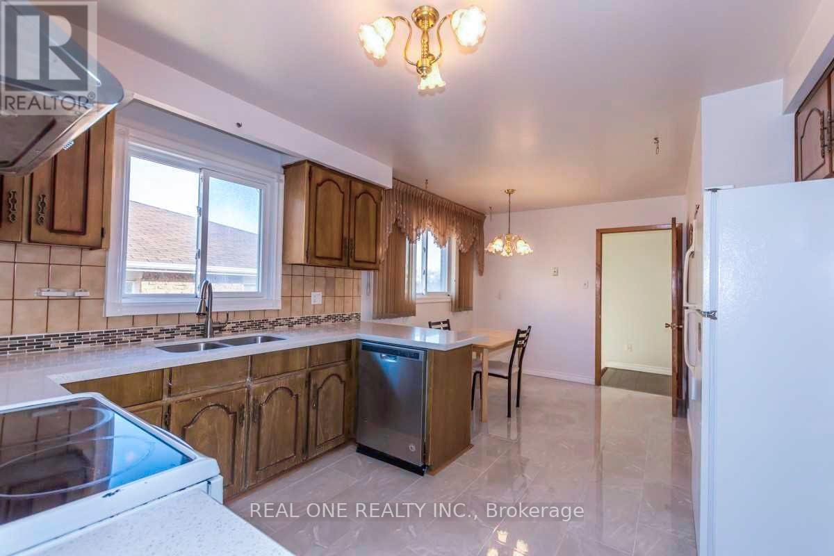 Upper - 101 Shawnee Circle, Toronto (Pleasant View), Ontario  M2H 2X9 - Photo 9 - C12820722