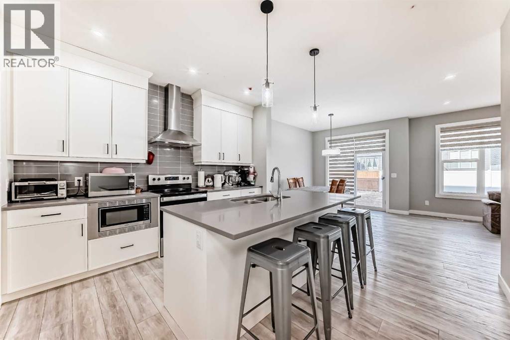 240 Creekstone Row Sw, Calgary, Alberta  T2X 4Y5 - Photo 4 - A2285154