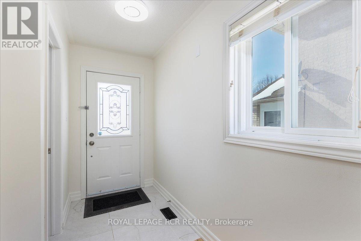 56 Noble Drive, Bradford West Gwillimbury, Ontario  L3Z 3A8 - Photo 3 - N12820706