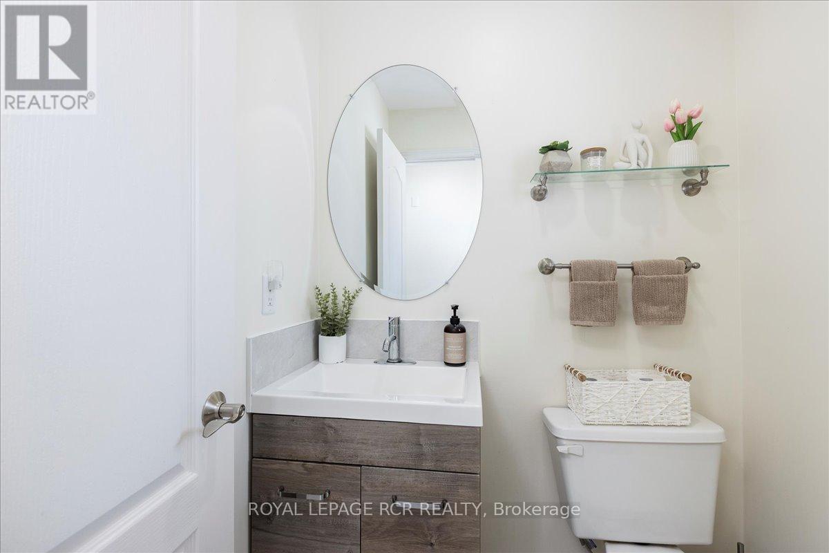 56 Noble Drive, Bradford West Gwillimbury, Ontario  L3Z 3A8 - Photo 4 - N12820706