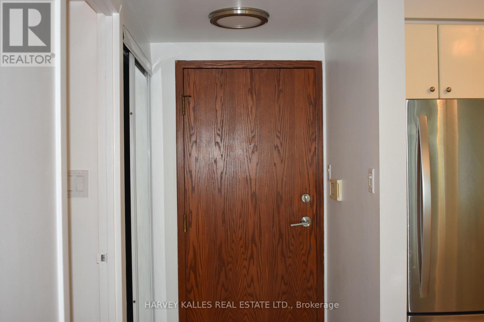 705 - 10 Yonge Street, Toronto, Ontario  M5J 1R4 - Photo 7 - C12820446