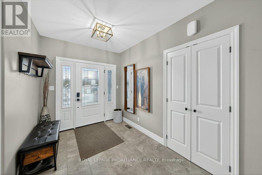 21 Brookfield Crescent, Quinte West, Ontario  K8V 0H9 - Photo 8 - X12815906