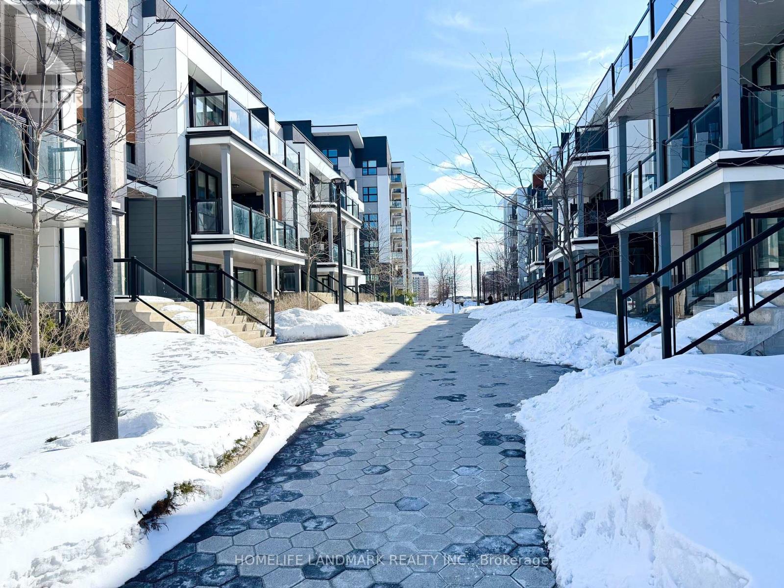 5 - 92 Huguenot Road, Oakville, Ontario  L6H 0X4 - Photo 3 - W12818338