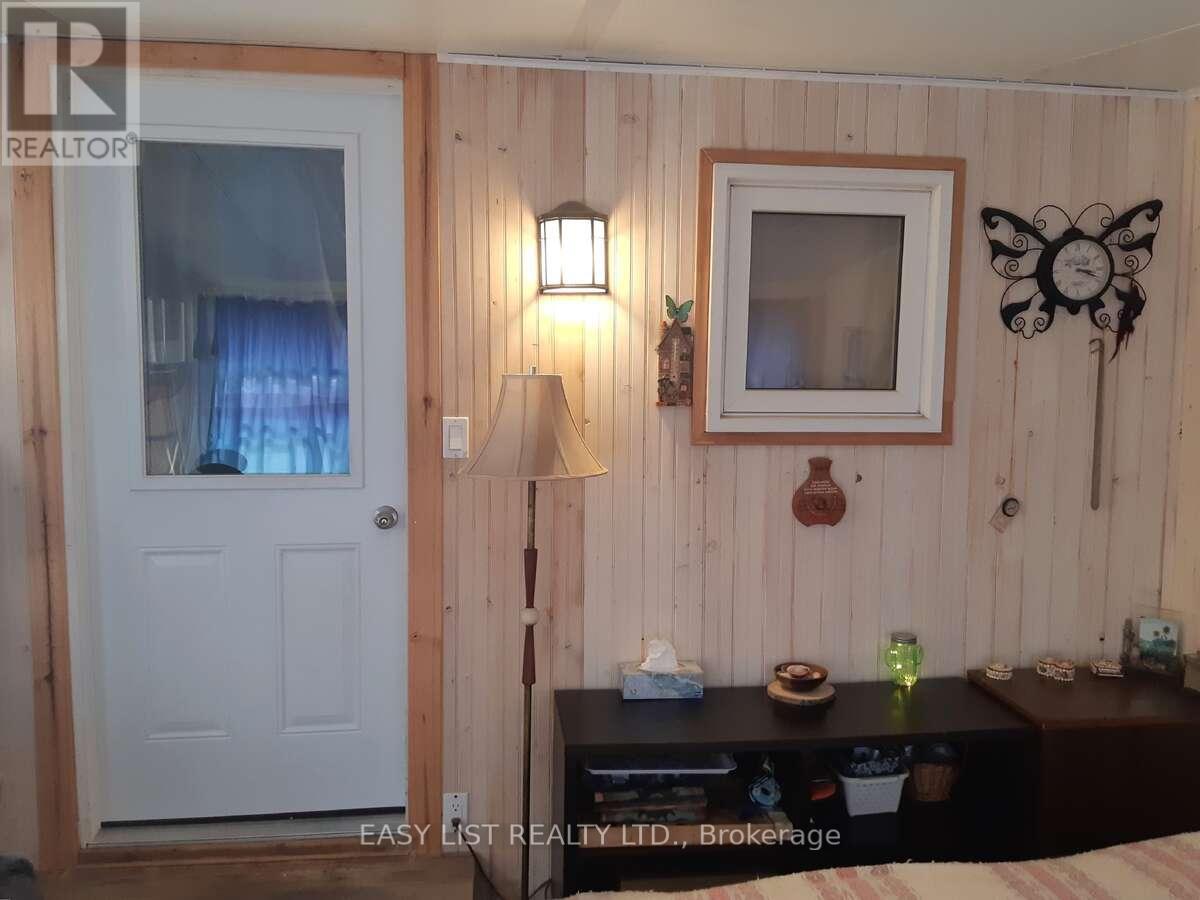 18 Sutton Drive, Ashfield-Colborne-Wawanosh, Ontario  N7A 3Y3 - Photo 16 - X12421525