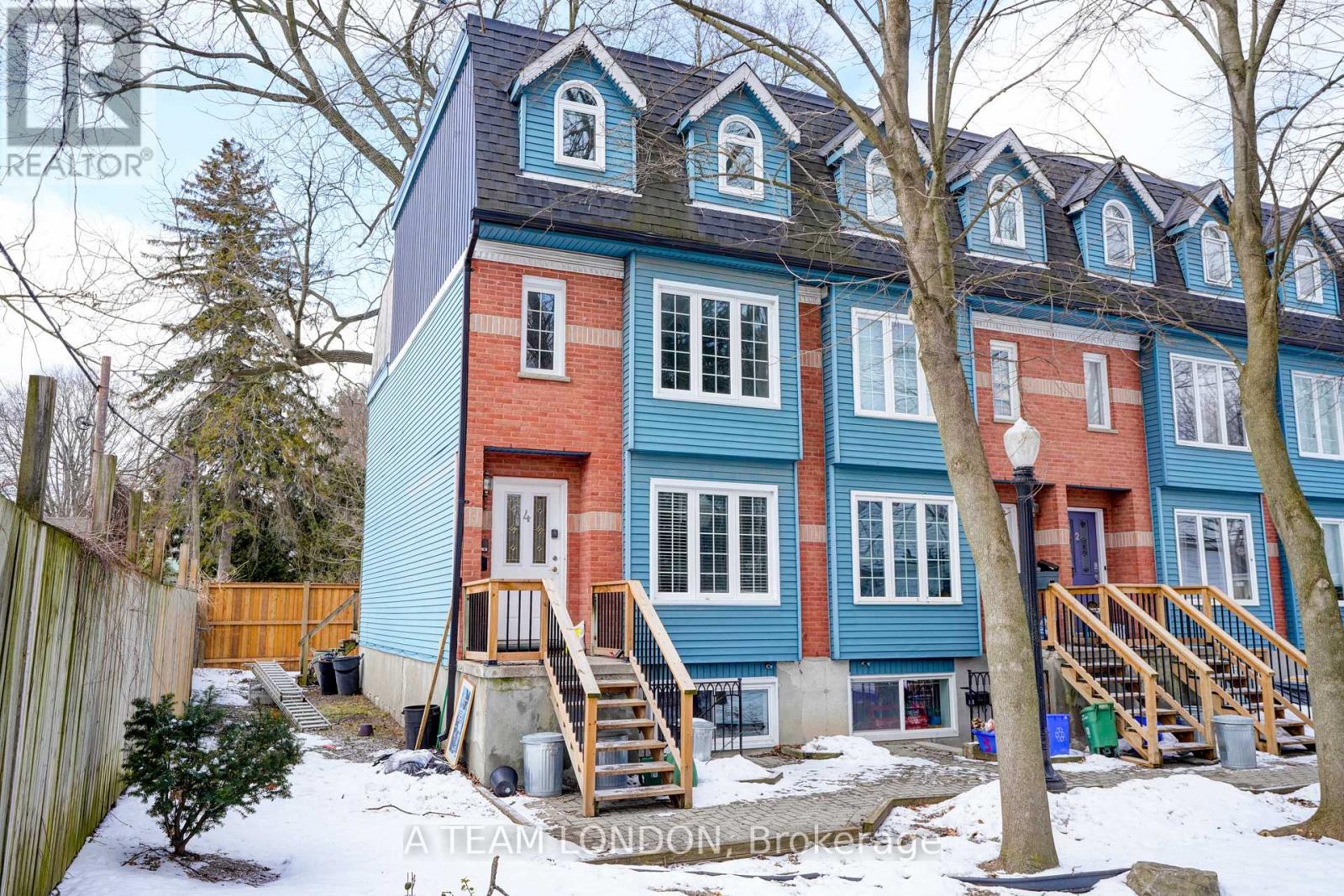 <div class="slider-price">$499,900</div><p>4 - 39 Regina Street, London East, Ontario</p>