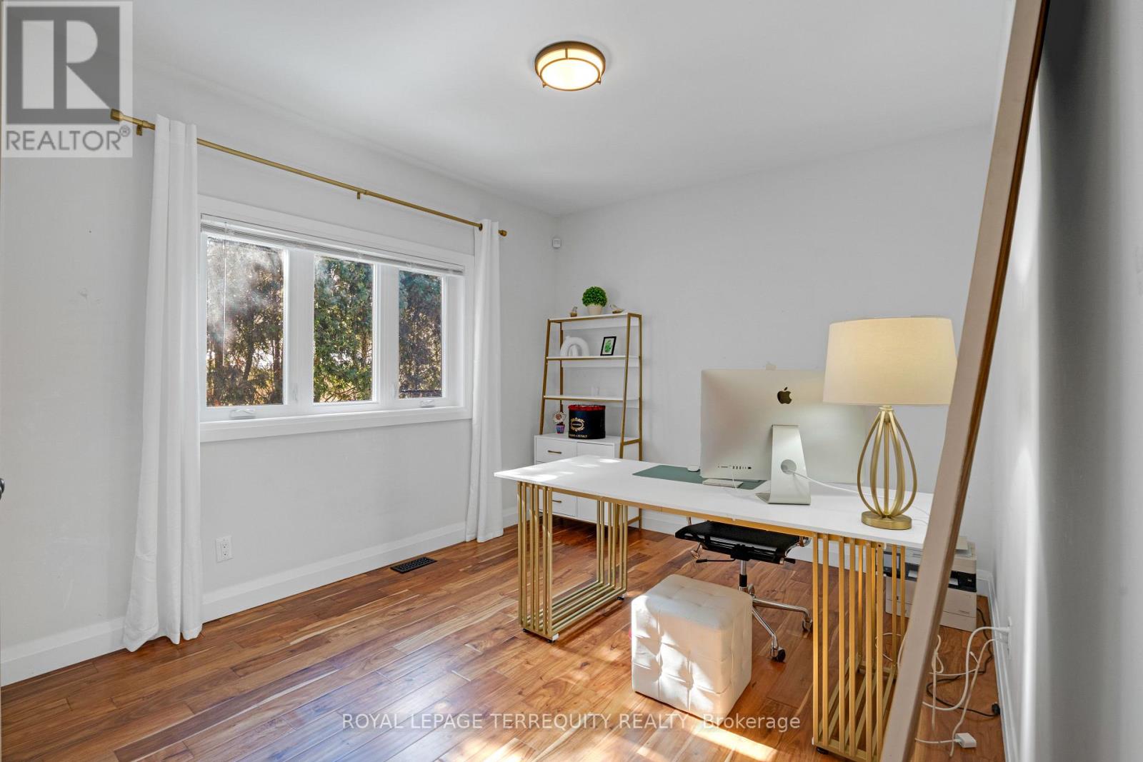 716 North Shore Boulevard E, Burlington, Ontario  L7T 1X6 - Photo 4 - W12820564