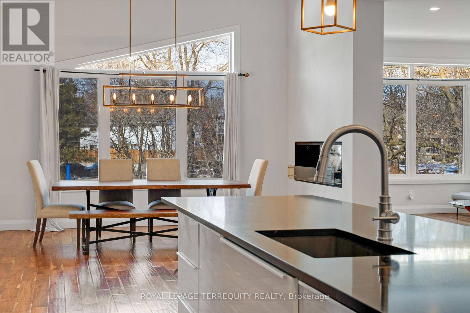 716 North Shore Boulevard E, Burlington, Ontario  L7T 1X6 - Photo 7 - W12820564