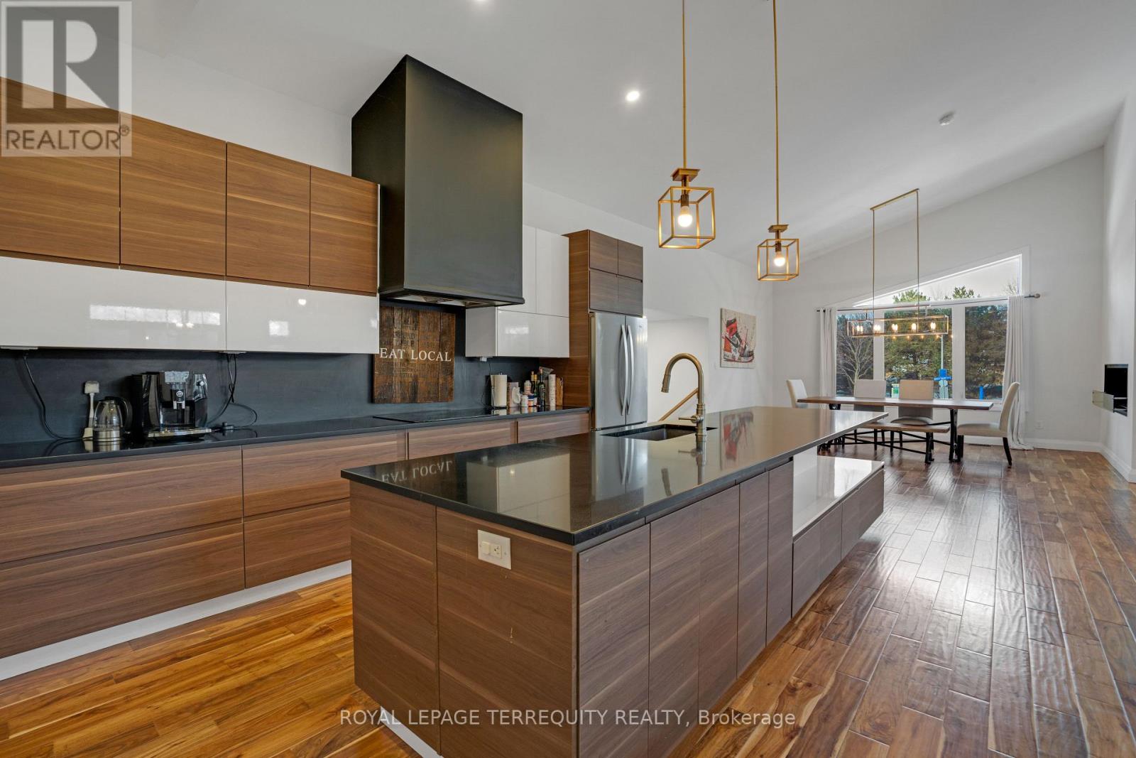 716 North Shore Boulevard E, Burlington, Ontario  L7T 1X6 - Photo 8 - W12820564