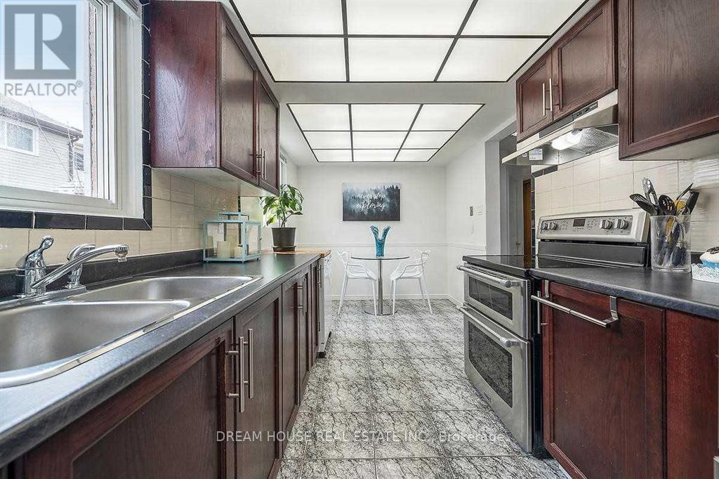 47 Rushmore Crescent, Brampton, Ontario  L6Z 1R1 - Photo 13 - W12820640