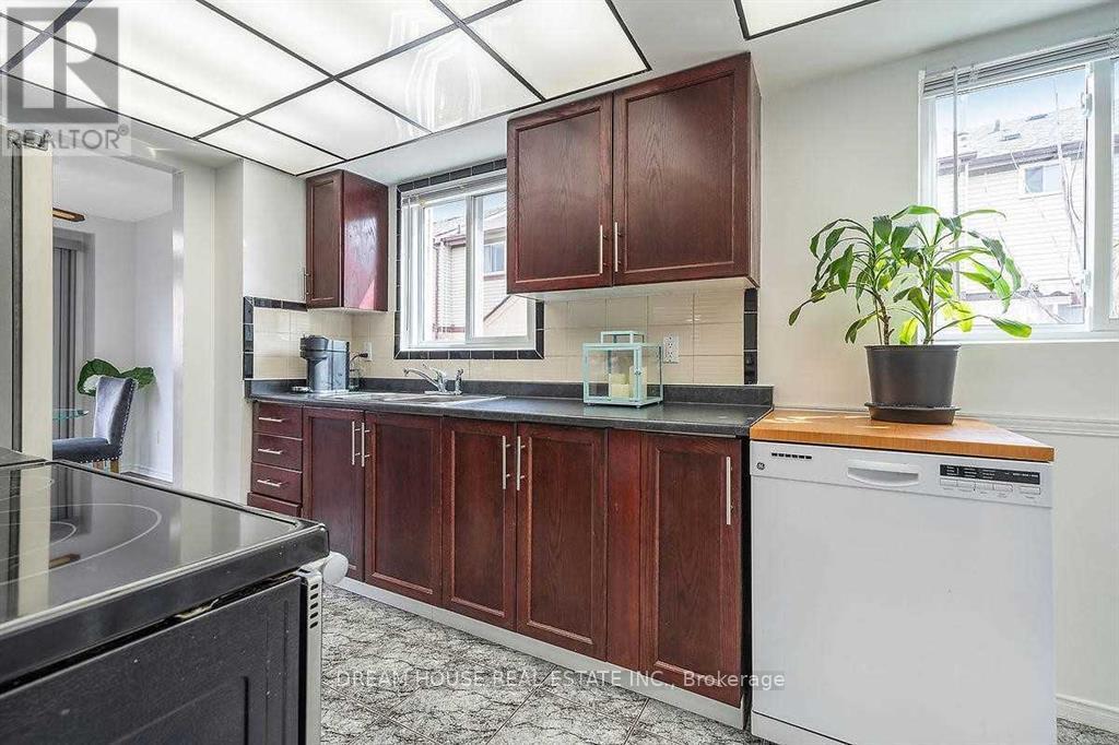 47 Rushmore Crescent, Brampton, Ontario  L6Z 1R1 - Photo 14 - W12820640