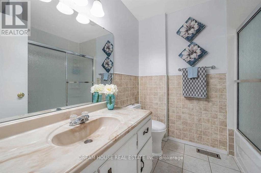 47 Rushmore Crescent, Brampton, Ontario  L6Z 1R1 - Photo 24 - W12820640